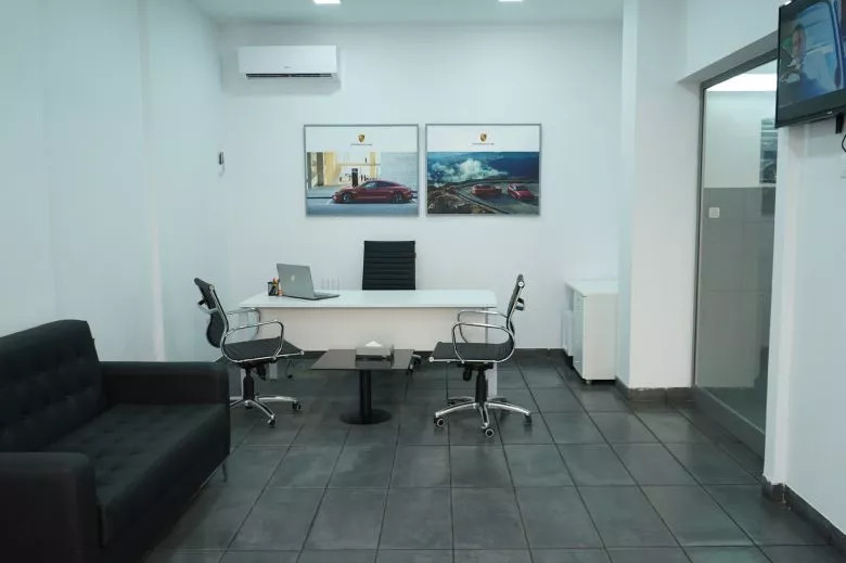 Porsche inaugure un centre de services à Sfax