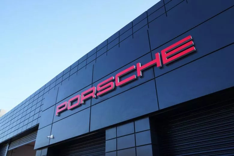 Porsche inaugure un centre de services à Sousse