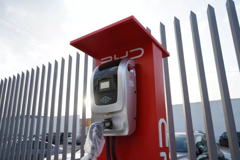 Le géant chinois lance 5 nouveaux modèles électriques et hybrides rechargeables