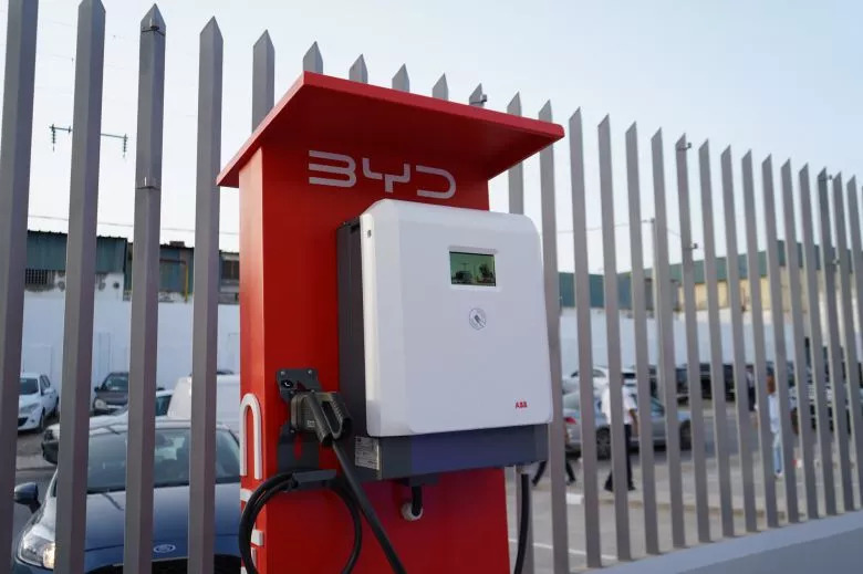 Le géant chinois lance 5 nouveaux modèles électriques et hybrides rechargeables