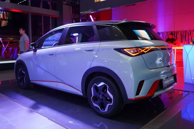 Le géant chinois lance 5 nouveaux modèles électriques et hybrides rechargeables