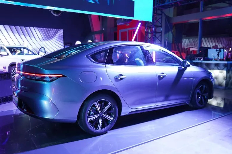 Le géant chinois lance 5 nouveaux modèles électriques et hybrides rechargeables