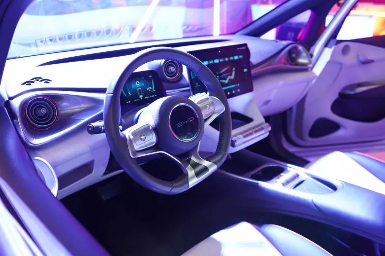 Le géant chinois lance 5 nouveaux modèles électriques et hybrides rechargeables