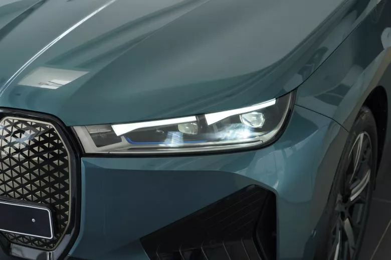 BMW iX xDrive40 Impressive