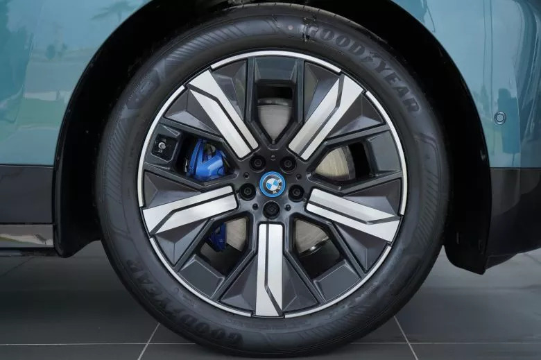 BMW iX xDrive40 Impressive