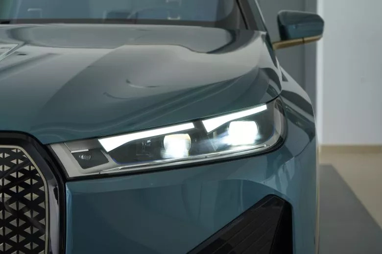 BMW iX xDrive40 Impressive