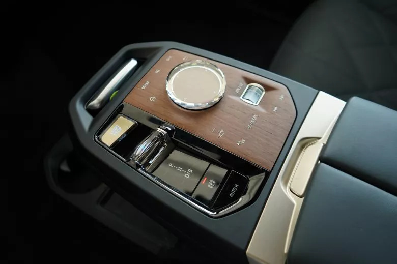 BMW iX xDrive40 Impressive