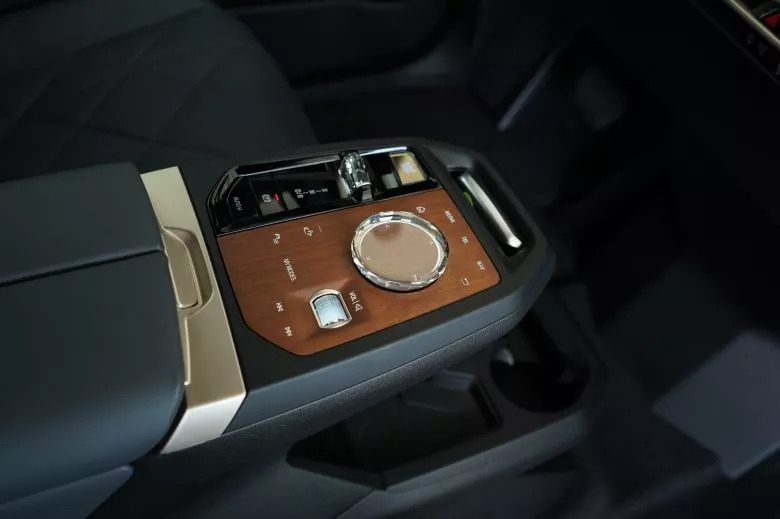 BMW iX xDrive40 Impressive