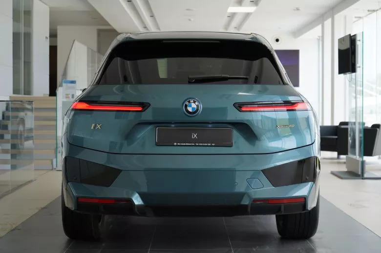 BMW iX xDrive40 Impressive