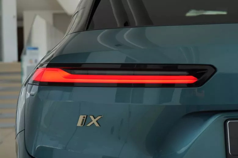 BMW iX xDrive40 Impressive