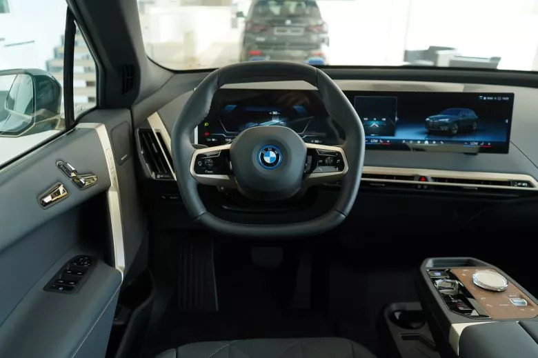 BMW iX xDrive40 Impressive