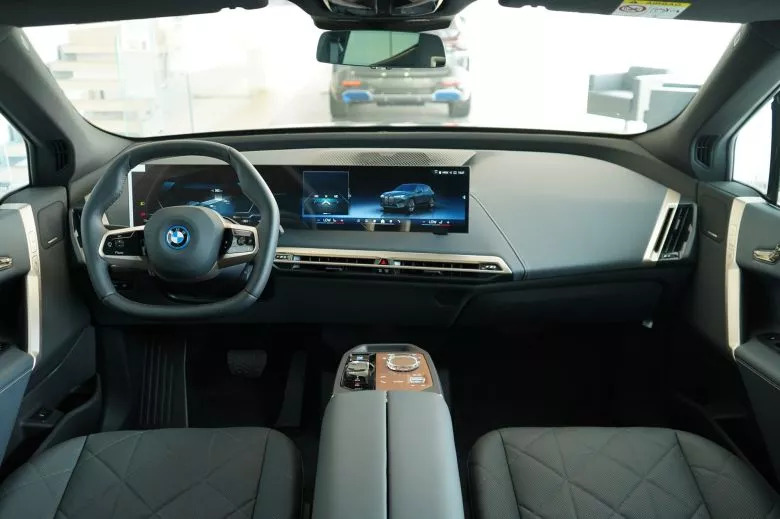 BMW iX xDrive40 Impressive