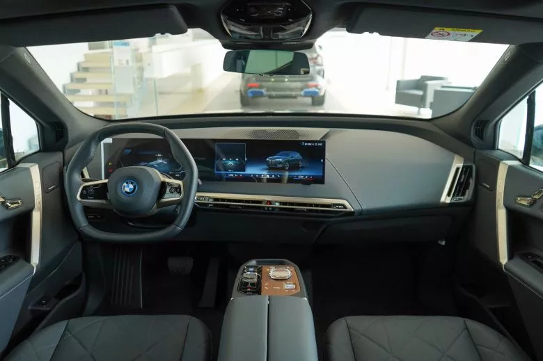 BMW iX xDrive40 Impressive