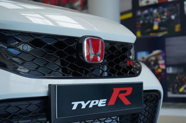 Type R First Turbo Prix Honda Civic Type R 2.0 l Turbo neuve - 255 000 DT