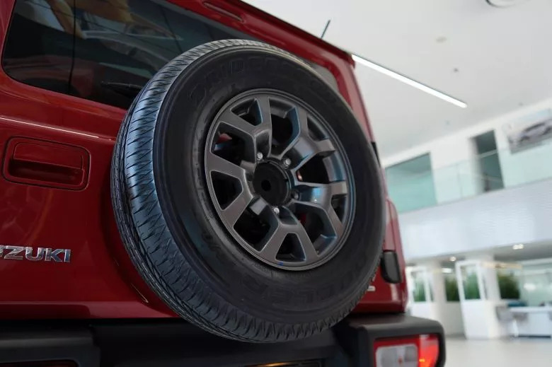 Suzuki Jimny 5 portes désormais disponible en précommande chez carpro