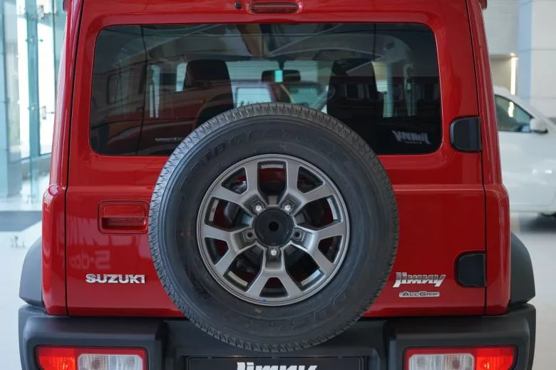 Suzuki Jimny 5 portes désormais disponible en précommande chez carpro
