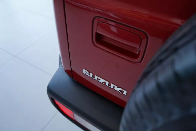 Suzuki Jimny 5 portes désormais disponible en précommande chez carpro