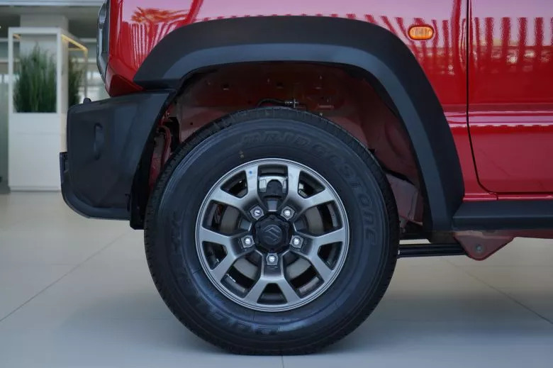 Suzuki Jimny 5 portes désormais disponible en précommande chez carpro