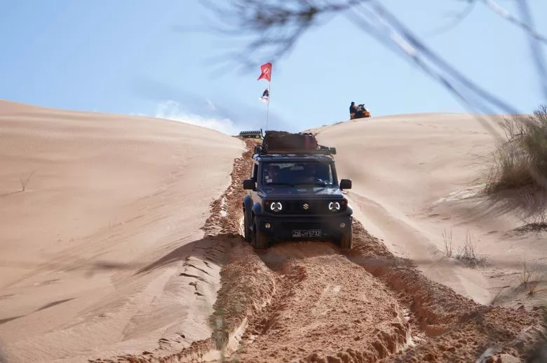 Raid Jimny 2025 - Une aventure exceptionnelle à travers le désert tunisien