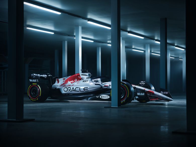 Max Verstappen remporte le GP du Japon avec une livrée en hommage à Honda pour Red Bull