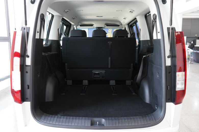 Hyundai Staria 9 places 2.2 CRDI