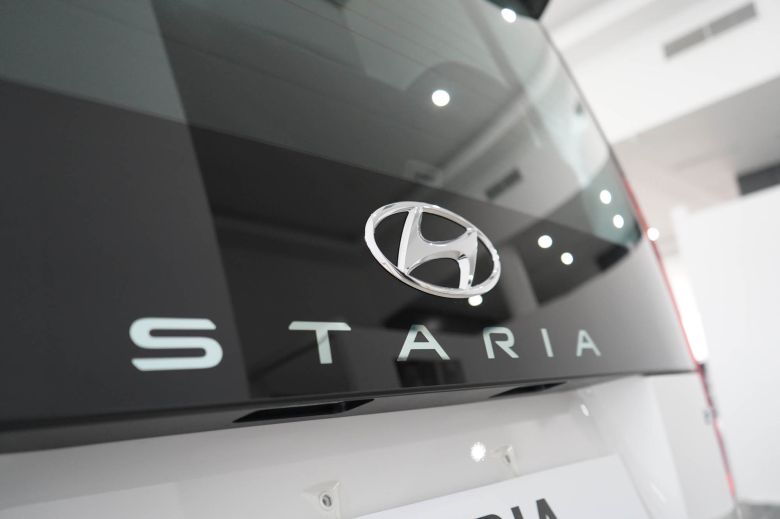 Hyundai Staria 9 places 2.2 CRDI