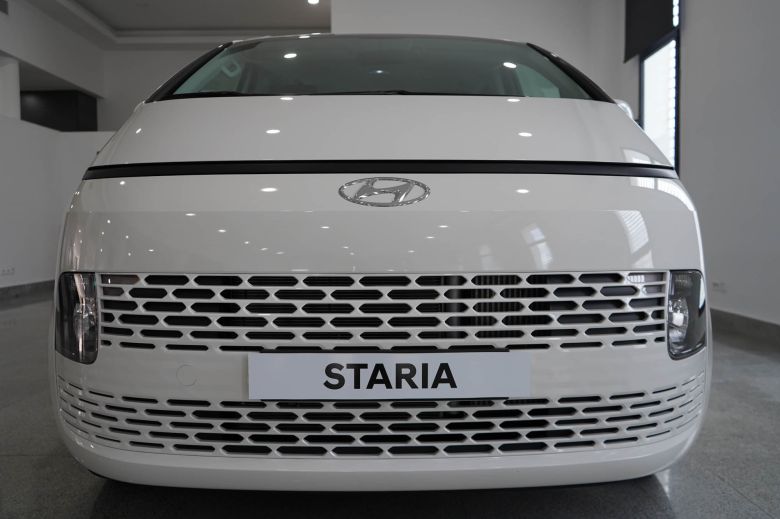 Hyundai Staria 9 places 2.2 CRDI