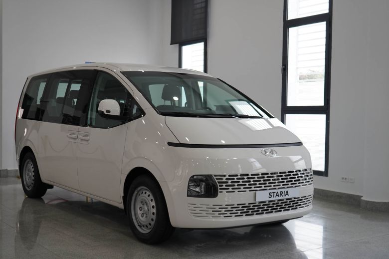 Hyundai Staria 9 places 2.2 CRDI