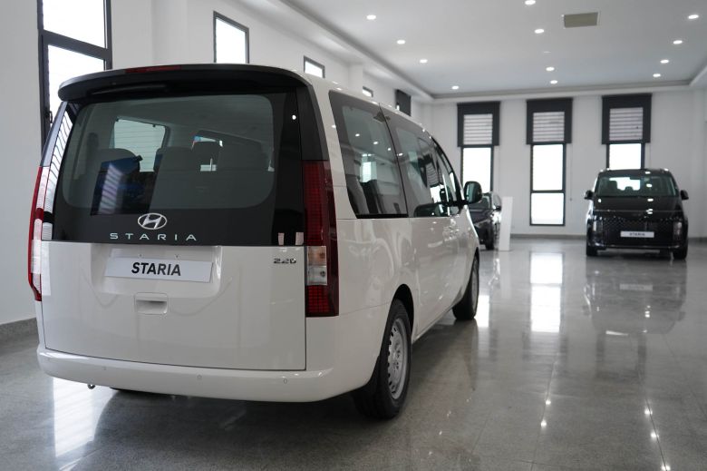 Hyundai Staria 9 places 2.2 CRDI