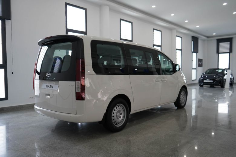Hyundai Staria 9 places 2.2 CRDI