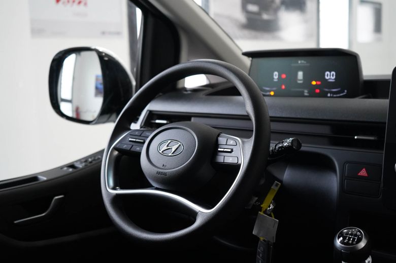 Hyundai Staria 9 places 2.2 CRDI