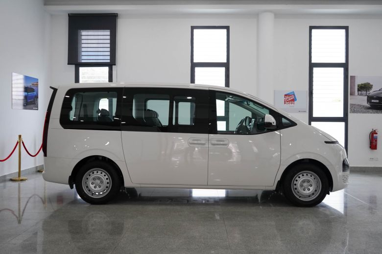 Hyundai Staria 9 places 2.2 CRDI