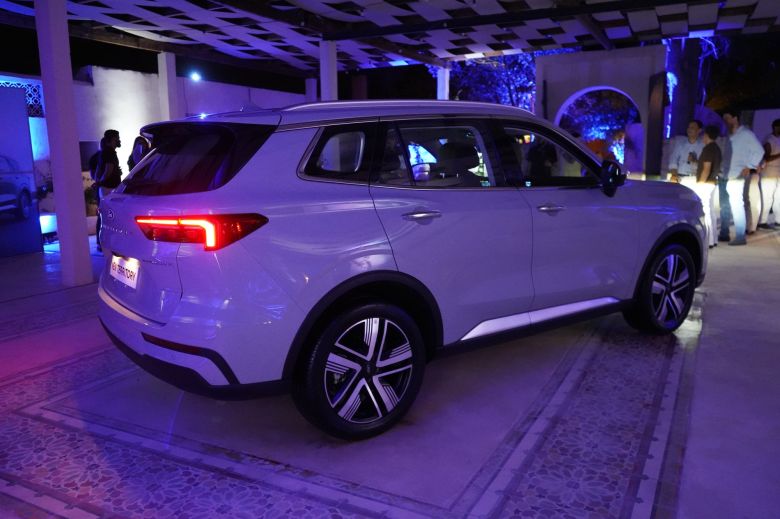 AlphaFord lance le nouveau Ford Territory en Tunisie : un SUV 5 places alliant style, technologie et puissance.