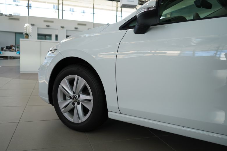 Volkswagen Golf 8 1.4 L TSI Drive