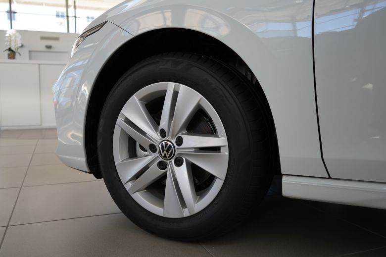 Volkswagen Golf 8 1.4 L TSI Drive