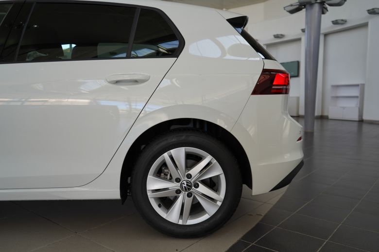 Volkswagen Golf 8 1.4 L TSI Drive