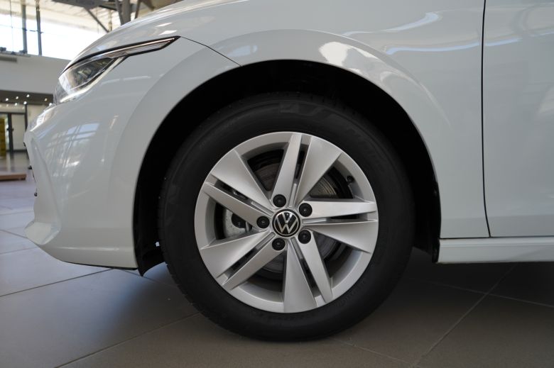 Volkswagen Golf 8 1.4 L TSI Drive