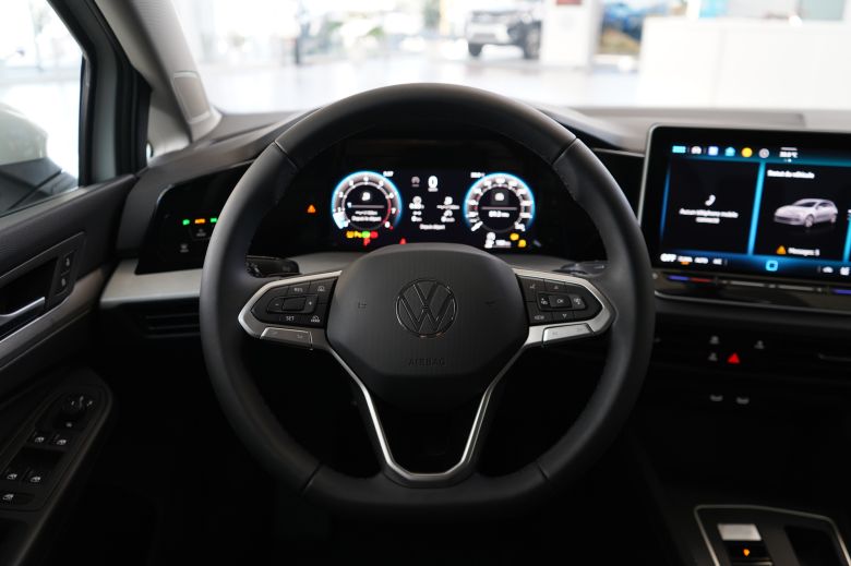 Volkswagen Golf 8 1.4 L TSI Drive