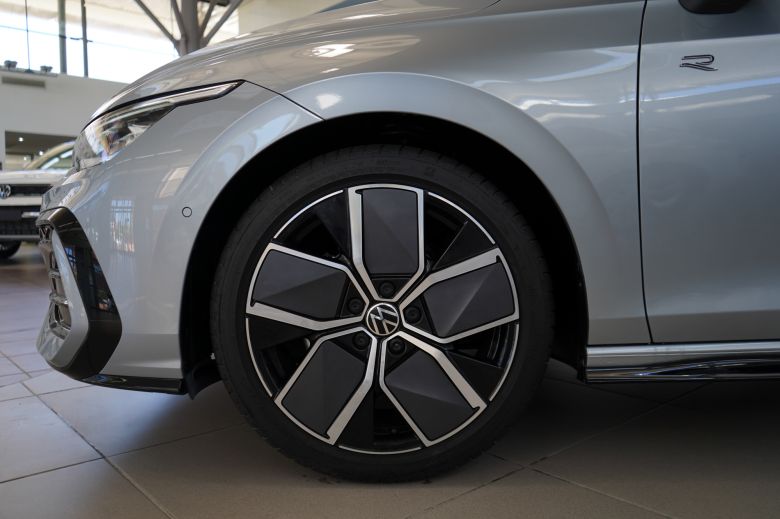 Volkswagen Golf 8 1.4 L TSI R-Line