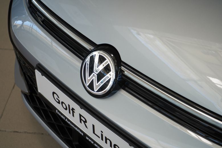 Volkswagen Golf 8 1.4 L TSI R-Line