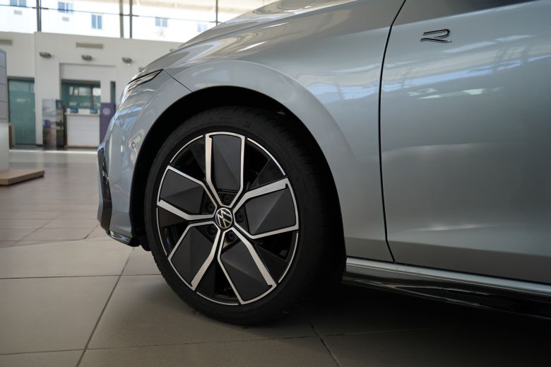 Volkswagen Golf 8 1.4 L TSI R-Line