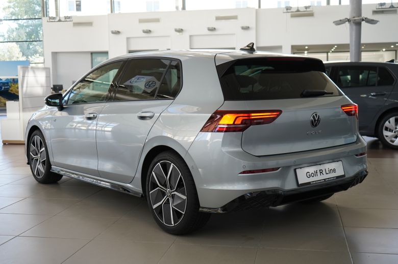 Volkswagen Golf 8 1.4 L TSI R-Line