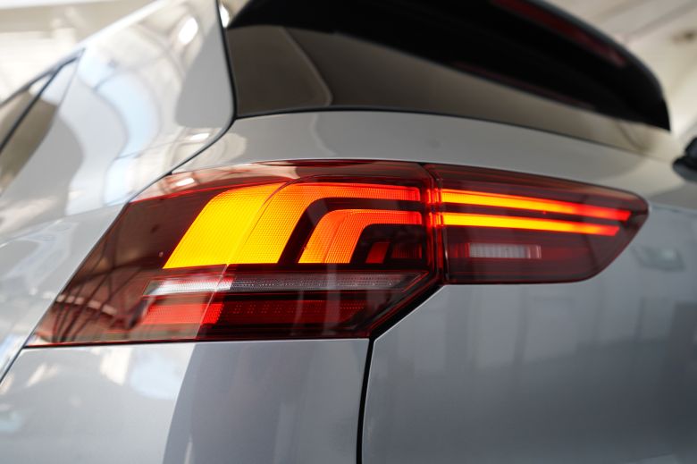 Volkswagen Golf 8 1.4 L TSI R-Line