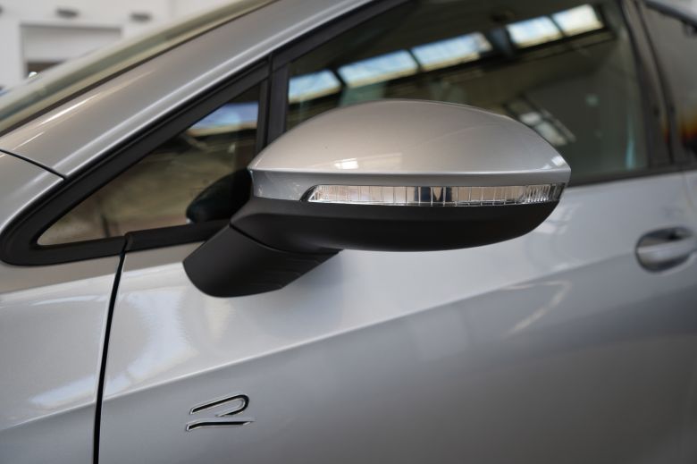 Volkswagen Golf 8 1.4 L TSI R-Line