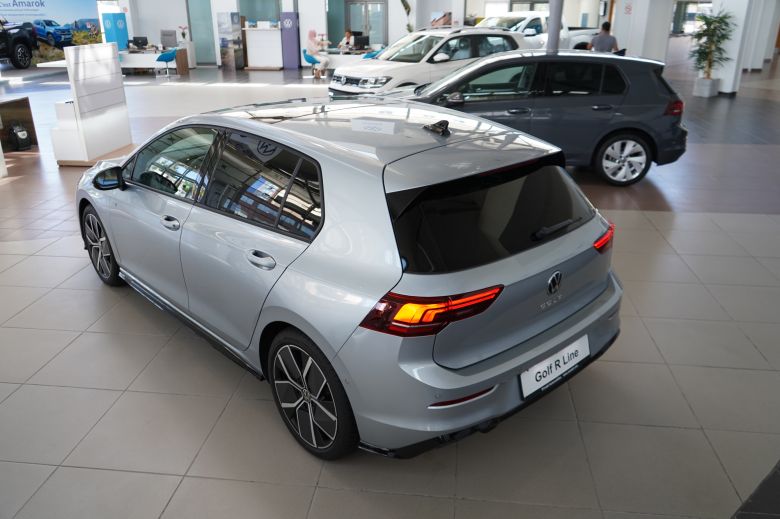 Volkswagen Golf 8 1.4 L TSI R-Line