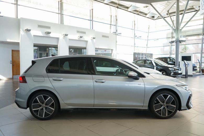 Volkswagen Golf 8 1.4 L TSI R-Line