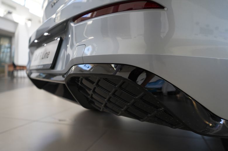 Volkswagen Golf 8 1.4 L TSI R-Line