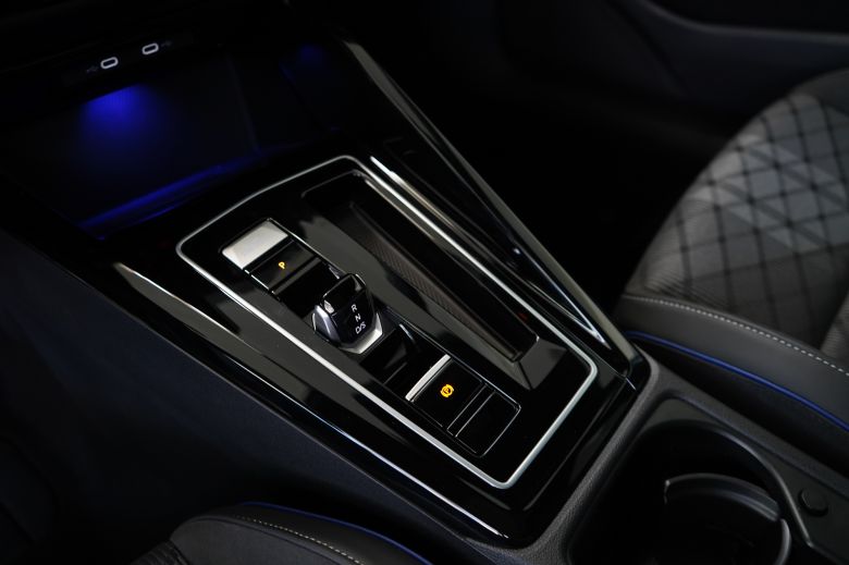 Volkswagen Golf 8 1.4 L TSI R-Line