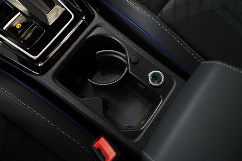 Volkswagen Golf 8 1.4 L TSI R-Line