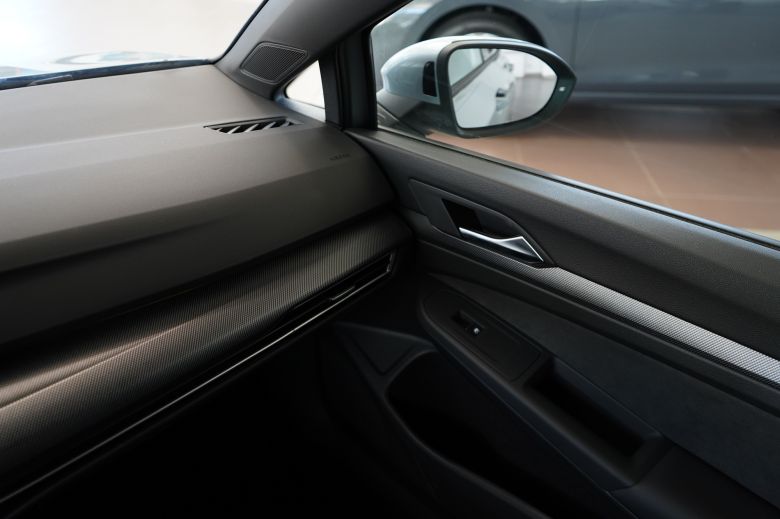 Volkswagen Golf 8 1.4 L TSI R-Line